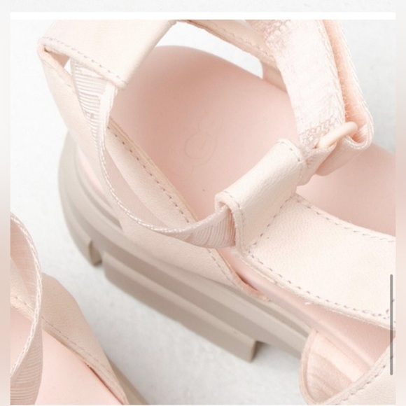 UGG Ashton Strappy Chunky Heeled Sandals Pink Rosy Beige size 10 brand new - Picture 3 of 6